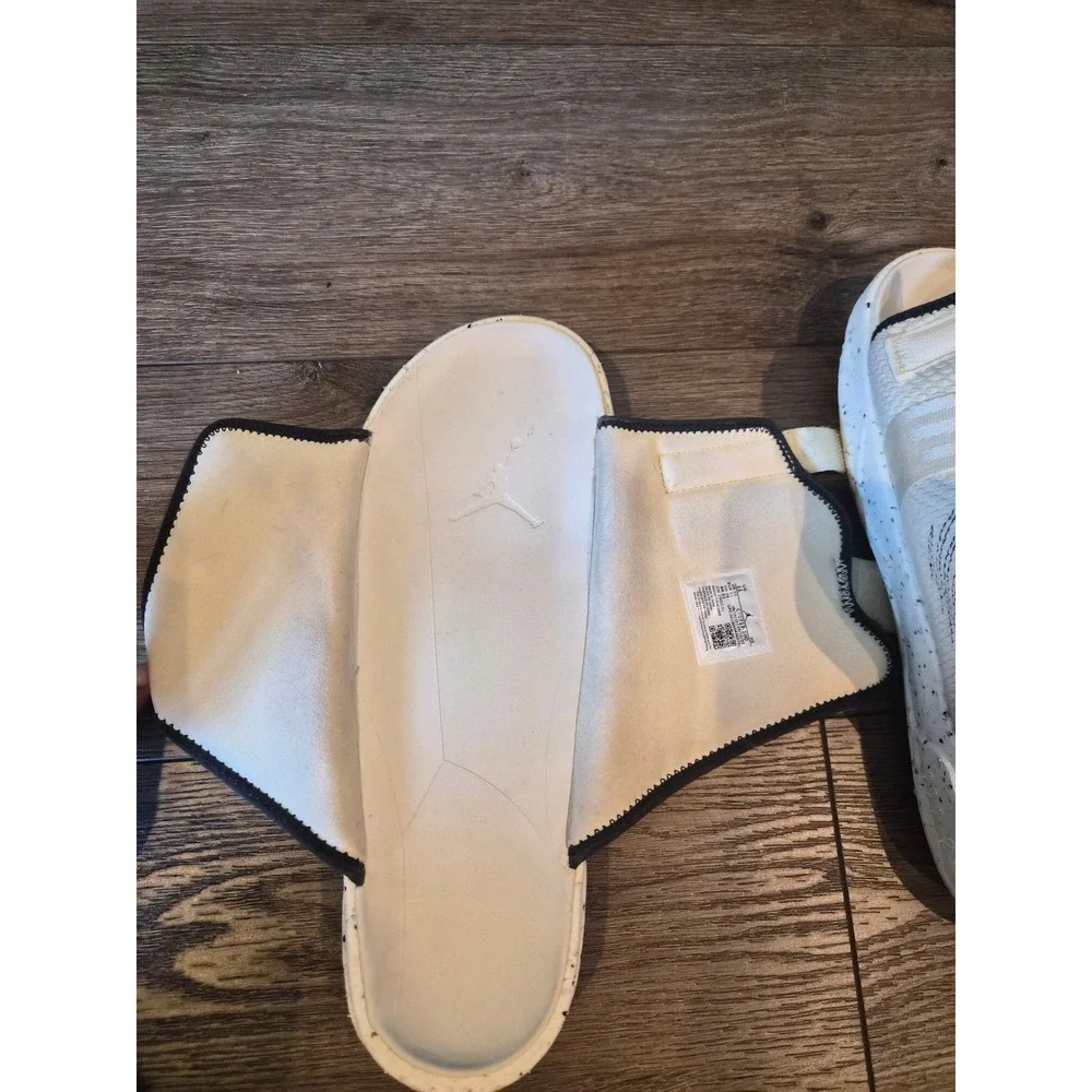 Nike Air Jordan Crater Slide Coconut Milk Colorway Mens Size 11 Sandals